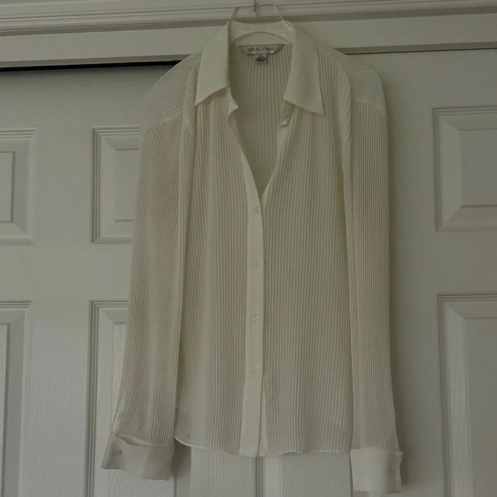 Casual Corner Ivory Pleated Button Down Shirt